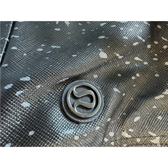 Lululemon Follow Your Bliss Black Tote Bag with Yoga Mat Holder - Picture 4 of 8